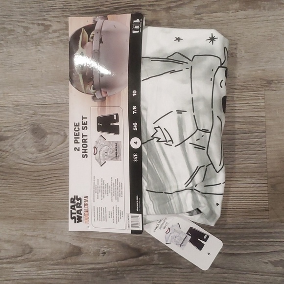 Star Wars The Madalorian 2 Piece Shorts & Shirt Set Size 4 - Picture 3 of 3